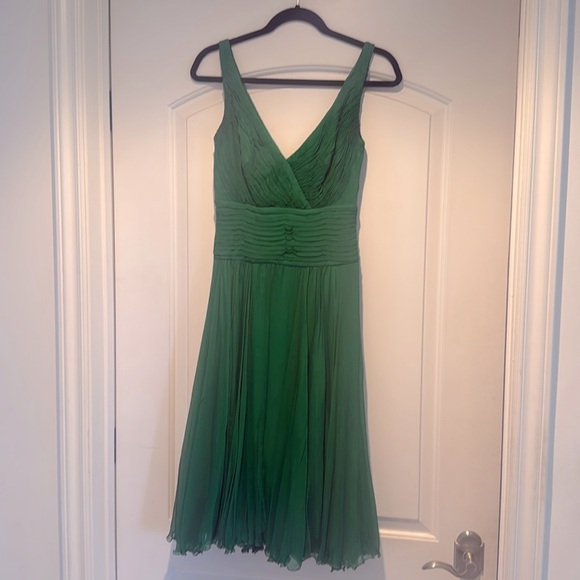 Tadashi Shoji green chiffon swing dress. Slight snag in fabric on front. Size 4. - Picture 1 of 5